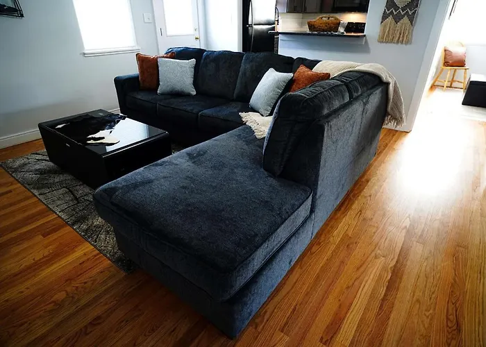 Well-located Near Downtown District Holiday home